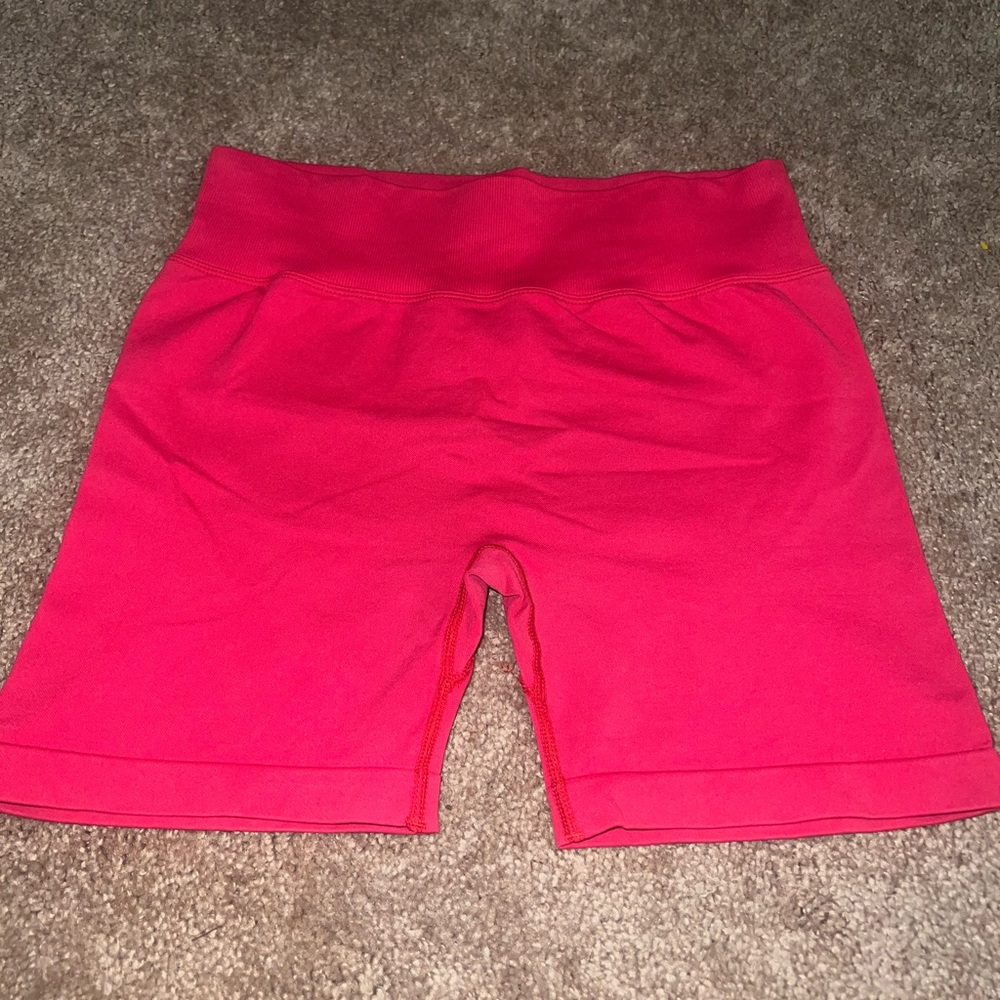 Kata Active Seamless Scrunch Shorts - Red